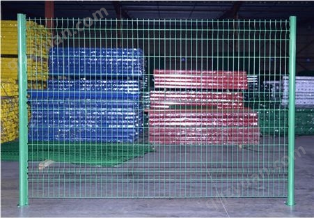 隔离栅小区公园护栏网镀锌丝高速公路桃型柱防护栏围网厂家定制